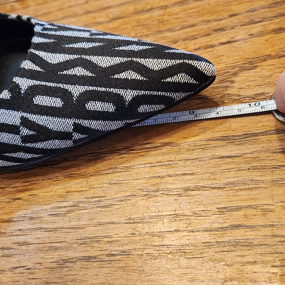 NEW DKNY Embossed Stiletto 4" Heel - Picture 8 of 8